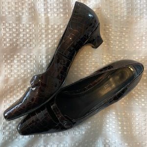 Ros Hommerson shiny brown 1” dress shoes